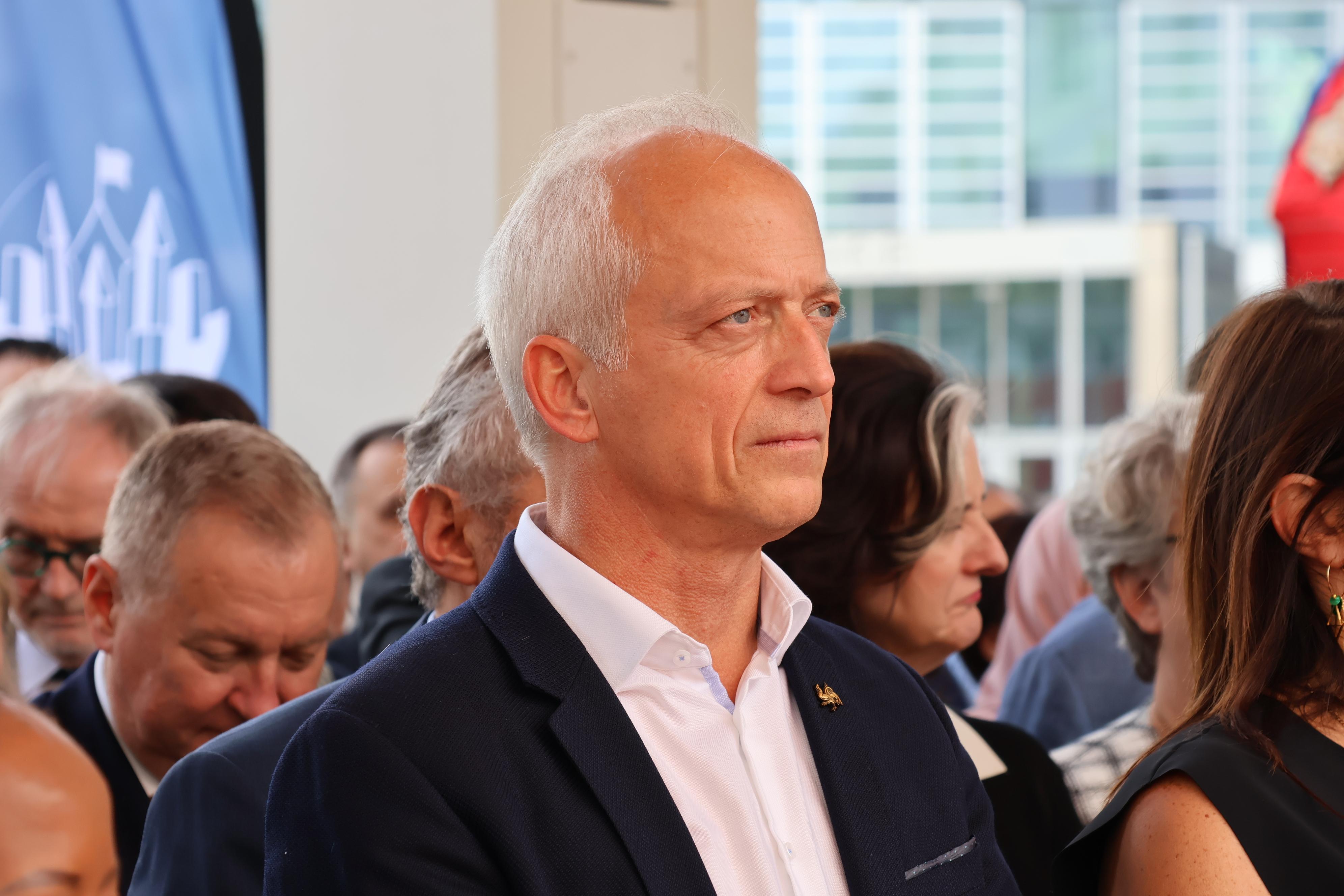 Ministre de profil.jpeg